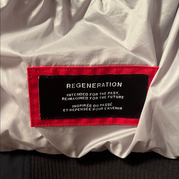 Men’s Canada Goose Red Chilliwack bomber jacket - Picture 10 of 10